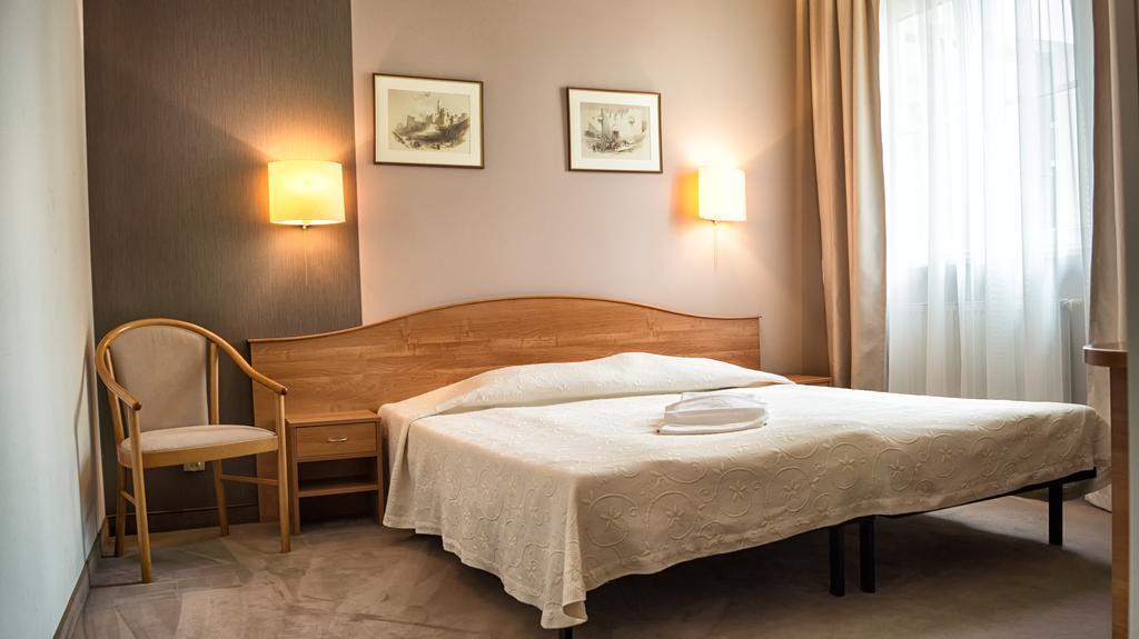 Hotel Gaja Warsaw Luaran gambar